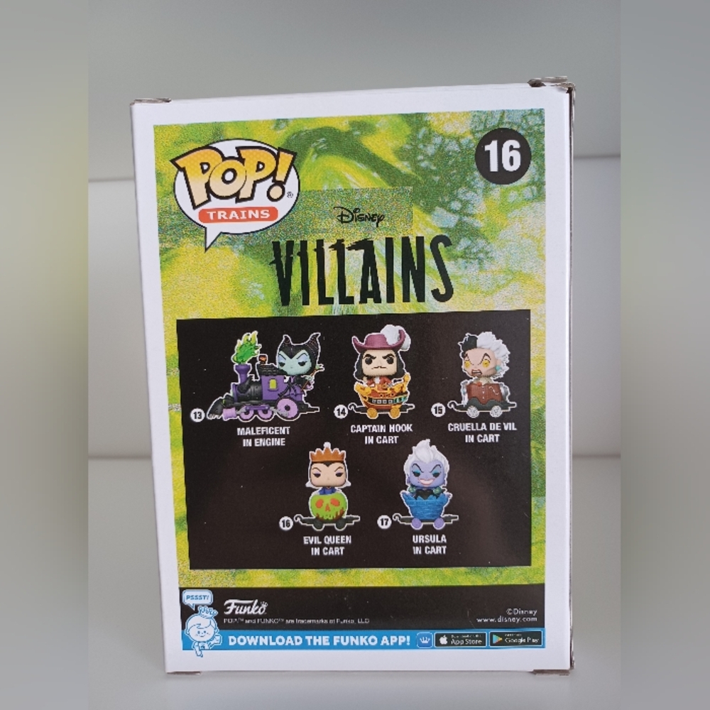 Disney Villains Evil Queen In Cart From Snow White 16 Trains Exclusive Funko Pop - Picture 3 of 8